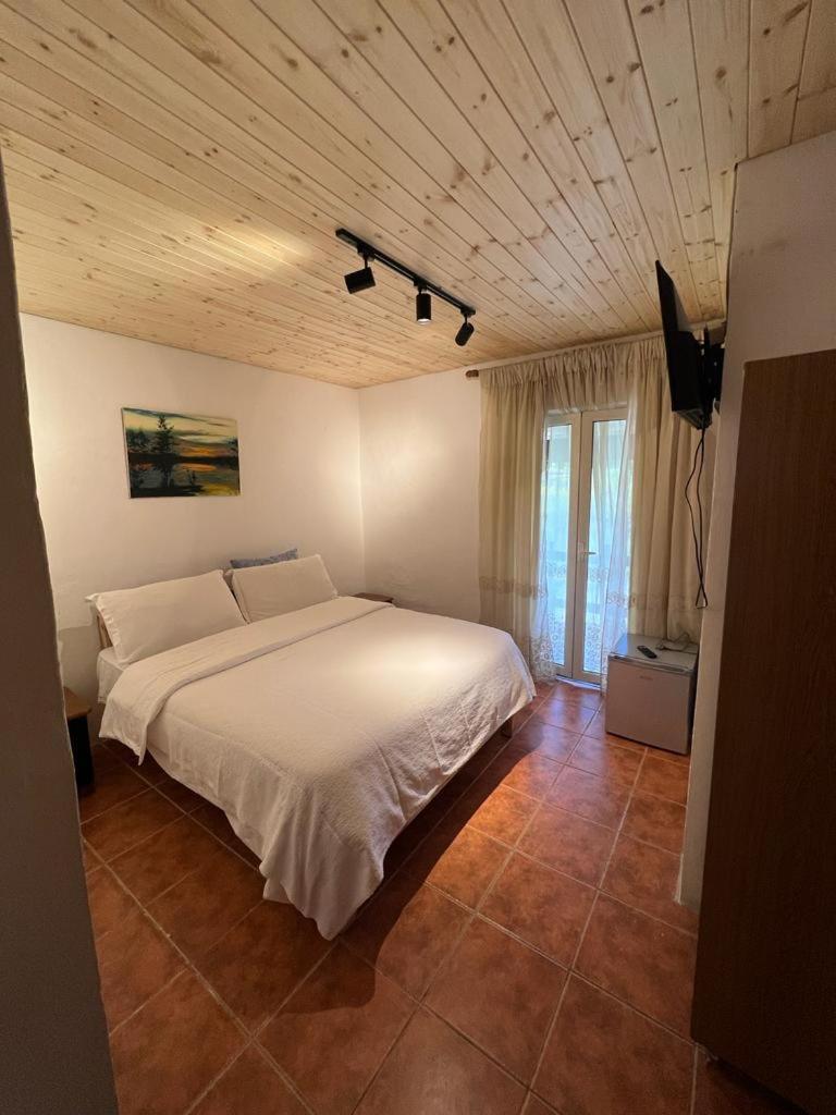 Hotel Kelmendi Lepushe Ngoại thất bức ảnh